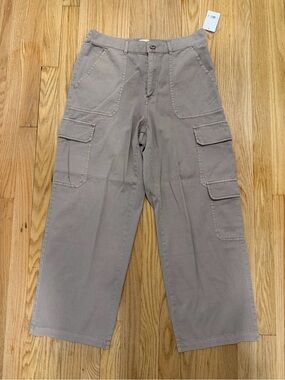 Women’s Lucky Brand Cargo Pants in Taupe (Size- M)